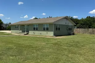 321 E Lake St, Krum, TX 76249 - Photo 6