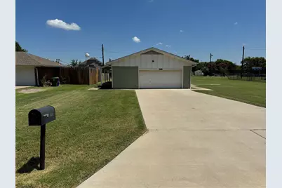 321 E Lake Street, Krum, TX 76249 - Photo 4