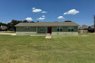 321 E Lake St, Krum, TX 76249 - Photo 2
