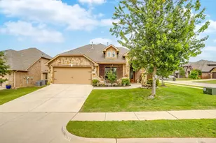 1033 Rustic Oak Wy, Burleson, TX 76028 - Photo 2