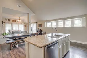 1033 Rustic Oak Wy, Burleson, TX 76028 - Photo 14