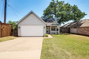 100 S Lakeview Dr, Lake Dallas, TX 75065 - Photo 2