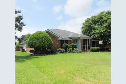 812 Red Oak Drive, Lewisville, TX 75067 - Photo 2