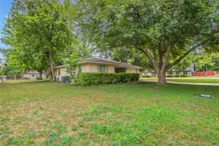 1000 N Harrison, West, TX 76691 - Photo 12