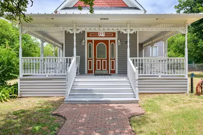 217 E 1st Street, Weatherford, TX 76086 - Photo 2