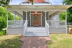 217 E 1st St, Weatherford, TX 76086 - Photo 2