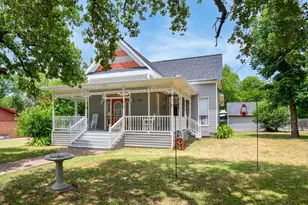 217 E 1st St, Weatherford, TX 76086 - Photo 1