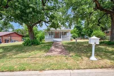 217 E 1st Street, Weatherford, TX 76086 - Photo 4