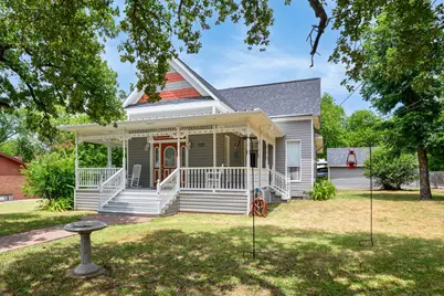 217 E 1st Street, Weatherford, TX 76086 - Photo 1