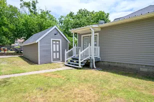 217 E 1st St, Weatherford, TX 76086 - Photo 30