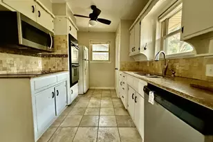 202 Juniper St, Mansfield, TX 76063 - Photo 4