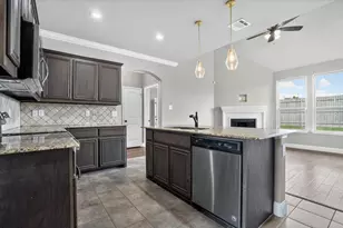 1626 Hawthorne St, Cleburne, TX 76033 - Photo 8