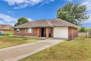 1013 S Madison St, McGregor, TX 76657 - Photo 2