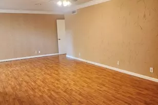 558 E Avenue J, Grand Prairie, TX 75050 - Photo 16
