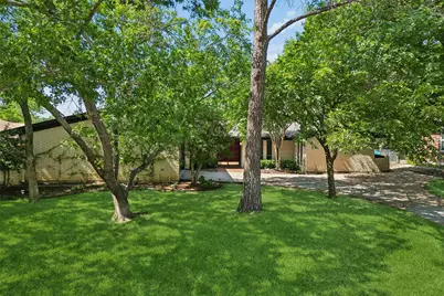 1928 Loma Linda Court, Fort Worth, TX 76112 - Photo 2
