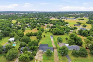 2815 Roosevelt Dr, Dalworthington Gardens, TX 76016 - Photo 2