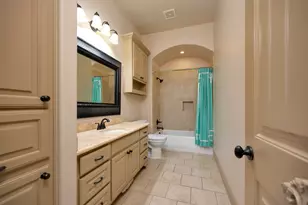 8100 Canyon Oak Dr, North Richland Hills, TX 76182 - Photo 28