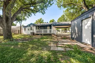 209 W 12th St, Irving, TX 75060 - Photo 12