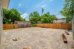 808 W 10th St, Dallas, TX 75208 - Photo 8