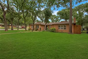 1200 Barker St, Arlington, TX 76012 - Photo 2