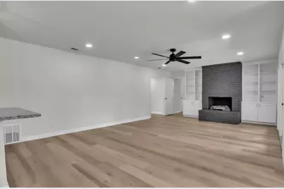 729 Surrey Circle, Grand Prairie, TX 75050 - Photo 6