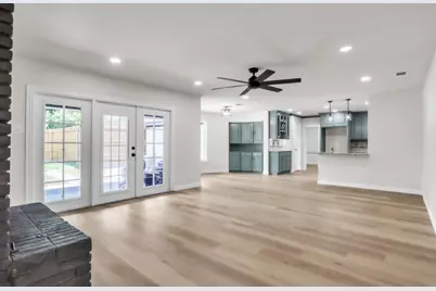 729 Surrey Circle, Grand Prairie, TX 75050 - Photo 12