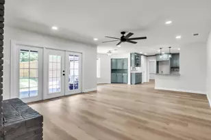 729 Surrey Cir, Grand Prairie, TX 75050 - Photo 12