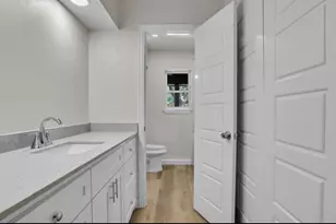 729 Surrey Cir, Grand Prairie, TX 75050 - Photo 16