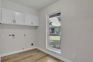 729 Surrey Cir, Grand Prairie, TX 75050 - Photo 18