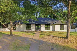 729 Surrey Cir, Grand Prairie, TX 75050 - Photo 1