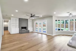 729 Surrey Cir, Grand Prairie, TX 75050 - Photo 8