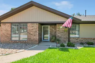 2127 Tanglewood Dr, Grapevine, TX 76051 - Photo 2