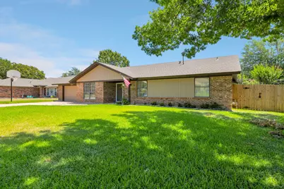 2127 Tanglewood Drive, Grapevine, TX 76051 - Photo 1