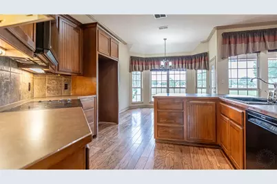 2300 E Emerald Bend Court, Granbury, TX 76049 - Photo 10