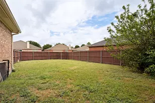 614 Hearthstone Dr, Lancaster, TX 75146 - Photo 22