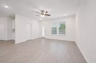 8153 Trudy Ln, Fort Worth, TX 76120 - Photo 4