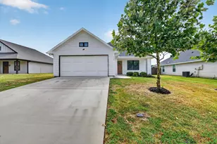 106 Clover Cir, Weatherford, TX 76086 - Photo 1