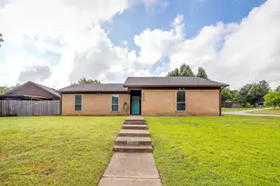 800 Poe St, Azle, TX 76020 - Photo 1