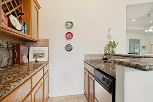 9709 Divot Dr, Granbury, TX 76049 - Photo 10