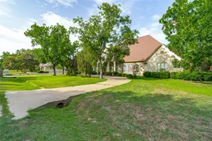 9709 Divot Dr, Granbury, TX 76049 - Photo 2