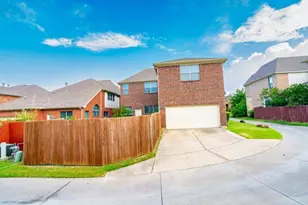 2439 Newcastle Bend, Irving, TX 75063 - Photo 2