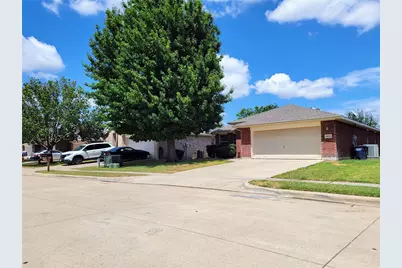 8033 Summer Stream Drive, Fort Worth, TX 76134 - Photo 2