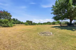 19007 White Bluff Dr, Whitney, TX 76692 - Photo 26
