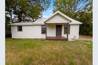 608 E Navasota Street, Groesbeck, TX 76642 - Photo 1