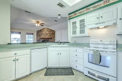 2119 Turf Club Drive, Arlington, TX 76017 - Photo 8