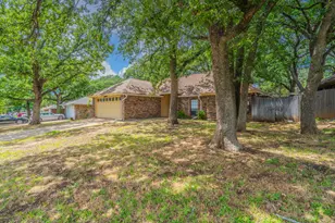 2119 Turf Club Dr, Arlington, TX 76017 - Photo 2