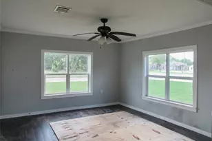 608 Hayes St, McGregor, TX 76657 - Photo 2