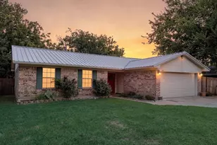 802 N Spears St, Alvarado, TX 76009 - Photo 2