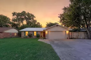 802 N Spears St, Alvarado, TX 76009 - Photo 1