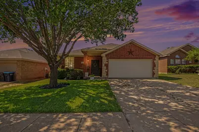 4932 Spur Ridge Court, Fort Worth, TX 76244 - Photo 2